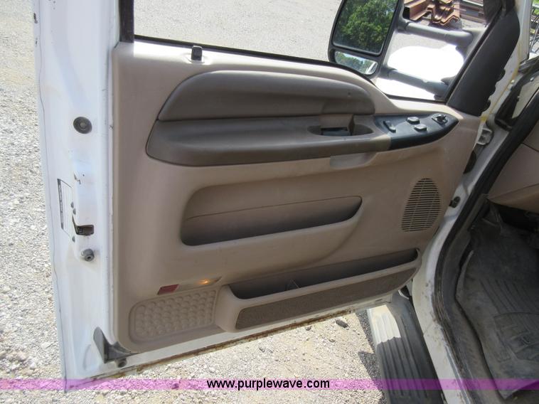 image for item L2796 1999 Ford F350 Super Duty SuperCab flatbed pickup truck