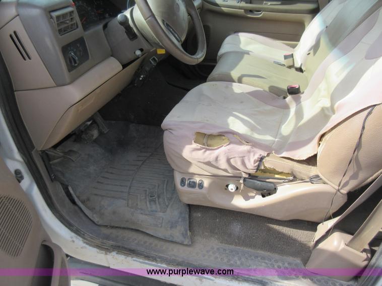 image for item L2796 1999 Ford F350 Super Duty SuperCab flatbed pickup truck