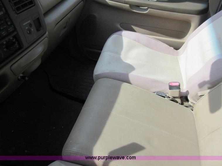 image for item L2796 1999 Ford F350 Super Duty SuperCab flatbed pickup truck