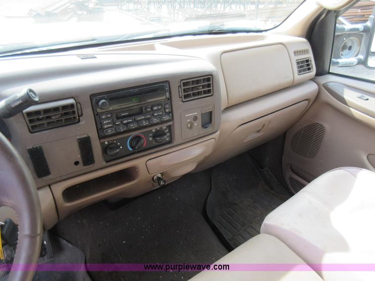 image for item L2796 1999 Ford F350 Super Duty SuperCab flatbed pickup truck