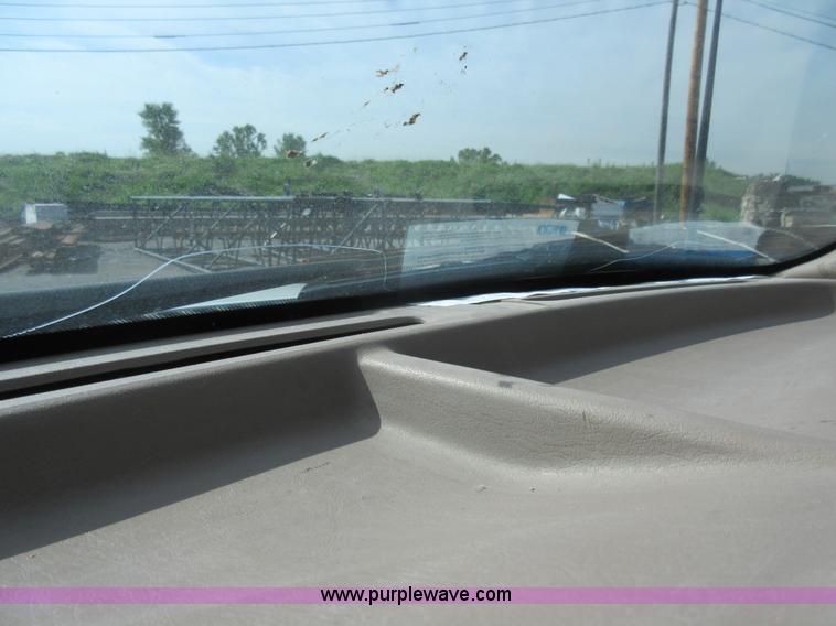 image for item L2796 1999 Ford F350 Super Duty SuperCab flatbed pickup truck