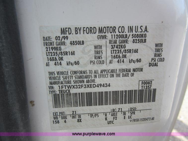 image for item L2796 1999 Ford F350 Super Duty SuperCab flatbed pickup truck