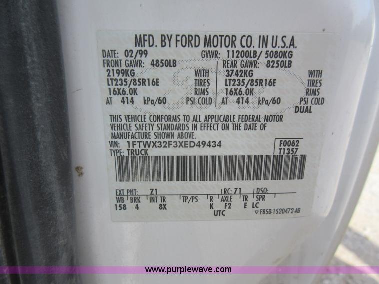 image for item L2796 1999 Ford F350 Super Duty SuperCab flatbed pickup truck