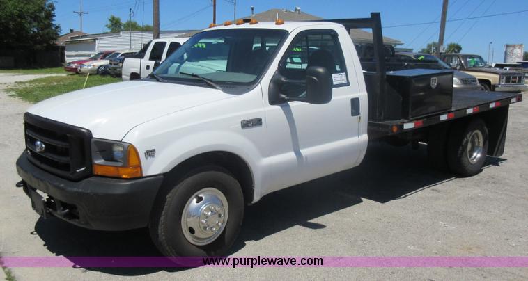 image for item L2828 2000 Ford F350 Super Duty flatbed pickup truck