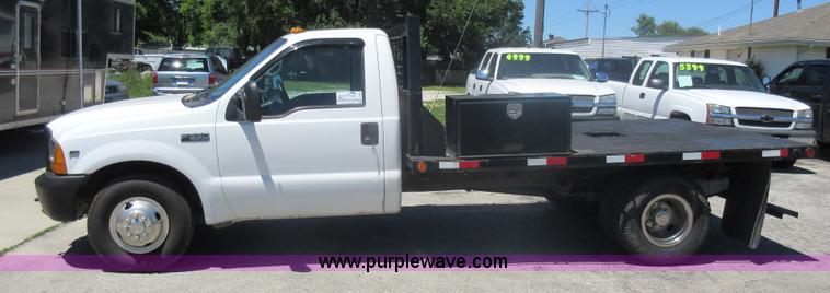 image for item L2828 2000 Ford F350 Super Duty flatbed pickup truck