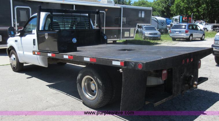 image for item L2828 2000 Ford F350 Super Duty flatbed pickup truck