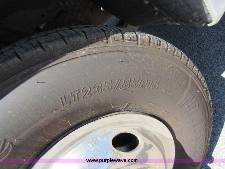 image for item L2828 2000 Ford F350 Super Duty flatbed pickup truck