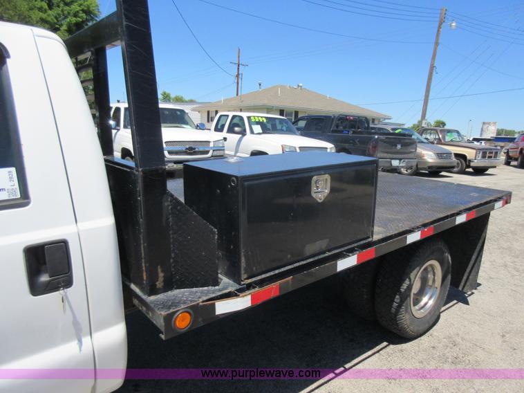 image for item L2828 2000 Ford F350 Super Duty flatbed pickup truck