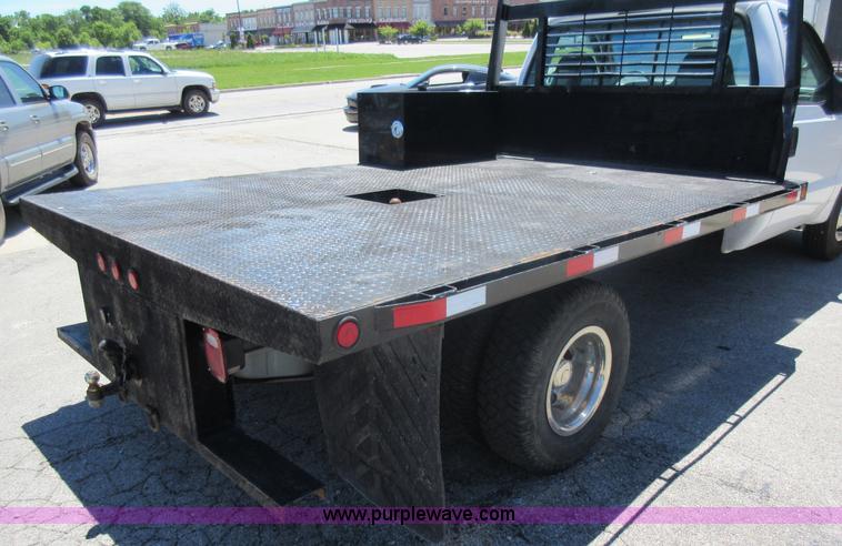 image for item L2828 2000 Ford F350 Super Duty flatbed pickup truck