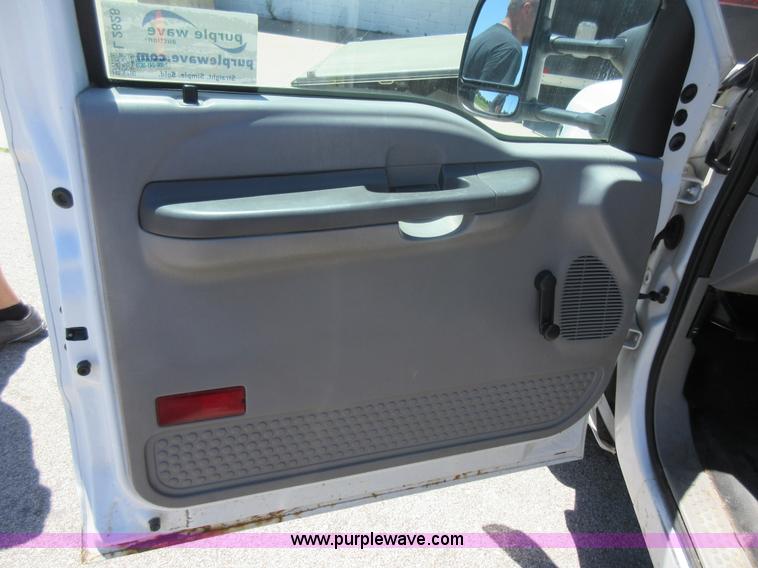 image for item L2828 2000 Ford F350 Super Duty flatbed pickup truck