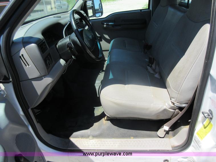 image for item L2828 2000 Ford F350 Super Duty flatbed pickup truck