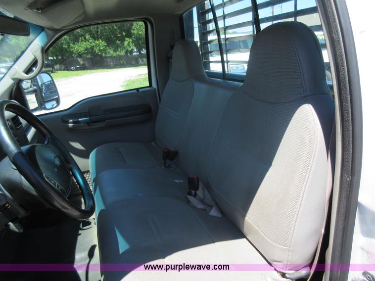 image for item L2828 2000 Ford F350 Super Duty flatbed pickup truck