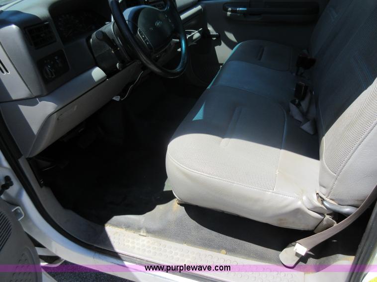 image for item L2828 2000 Ford F350 Super Duty flatbed pickup truck