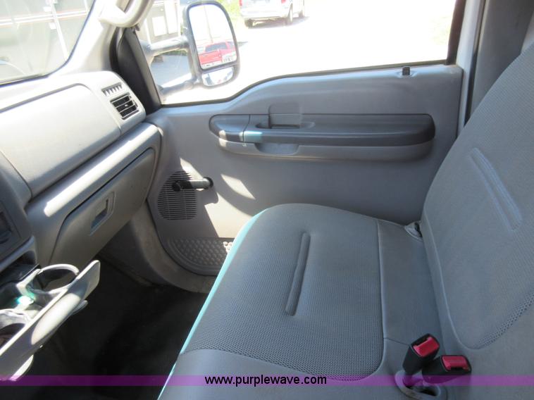 image for item L2828 2000 Ford F350 Super Duty flatbed pickup truck