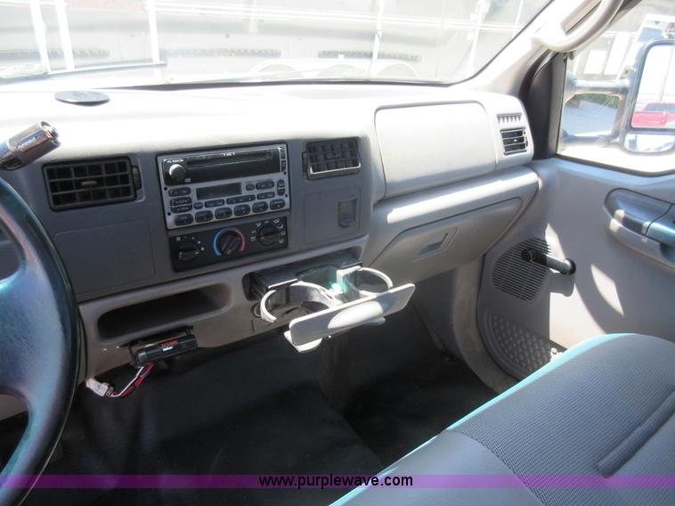 image for item L2828 2000 Ford F350 Super Duty flatbed pickup truck