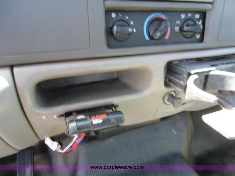 image for item L2828 2000 Ford F350 Super Duty flatbed pickup truck