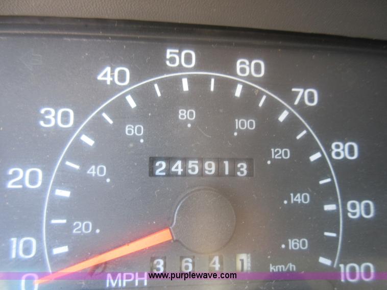 image for item L2828 2000 Ford F350 Super Duty flatbed pickup truck