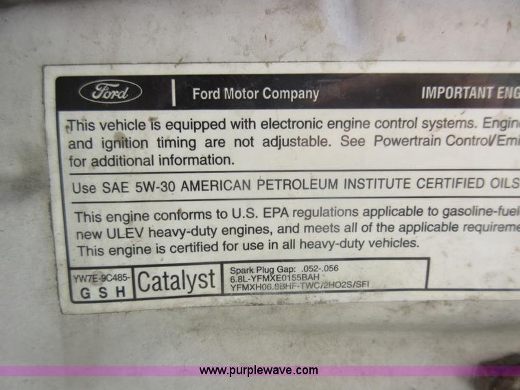 image for item L2828 2000 Ford F350 Super Duty flatbed pickup truck