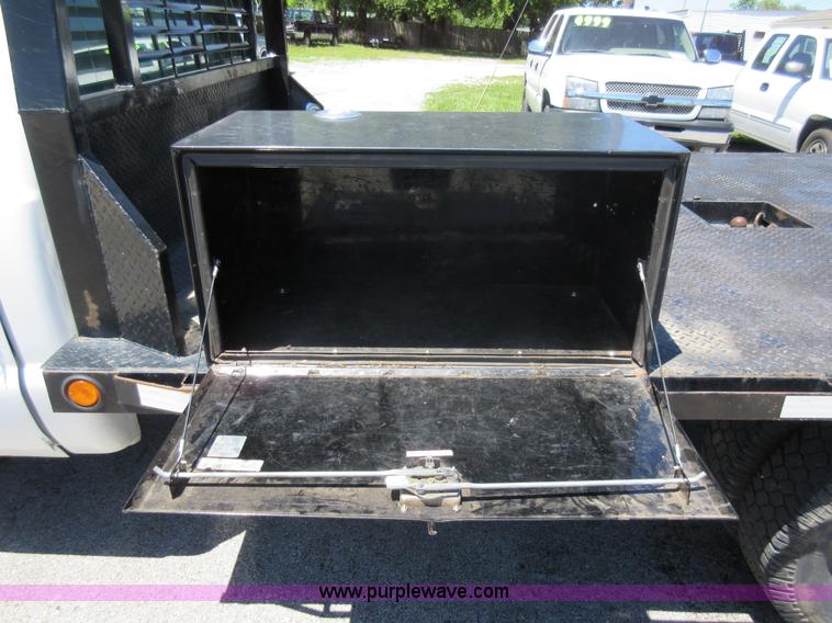 image for item L2828 2000 Ford F350 Super Duty flatbed pickup truck