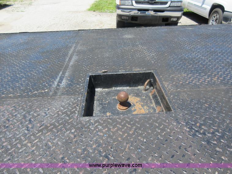 image for item L2828 2000 Ford F350 Super Duty flatbed pickup truck