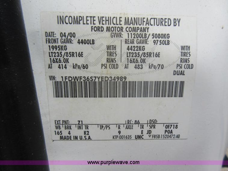 image for item L2828 2000 Ford F350 Super Duty flatbed pickup truck