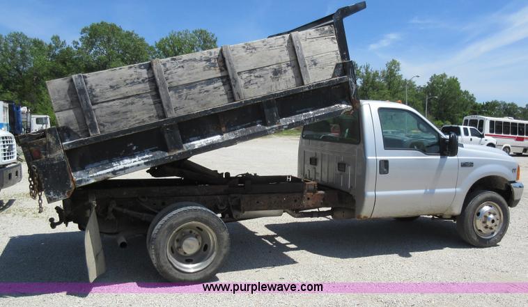 image for item L2831 2000 Ford F450 Super Duty dump truck
