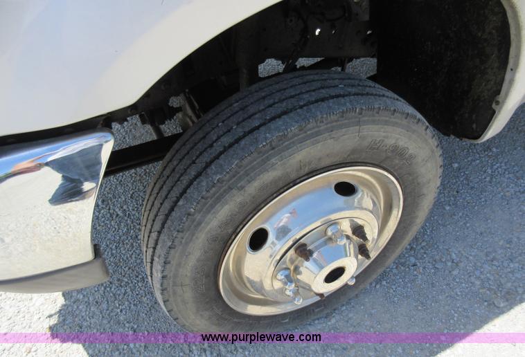 image for item L2831 2000 Ford F450 Super Duty dump truck