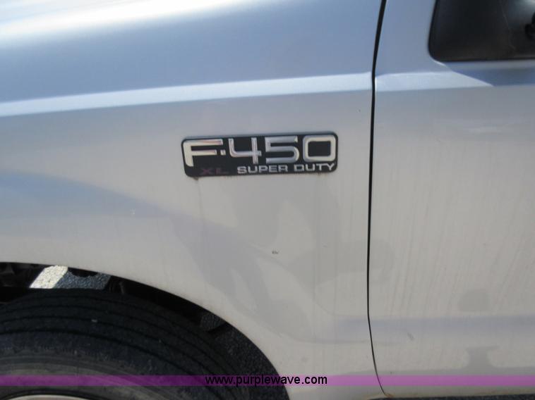 image for item L2831 2000 Ford F450 Super Duty dump truck
