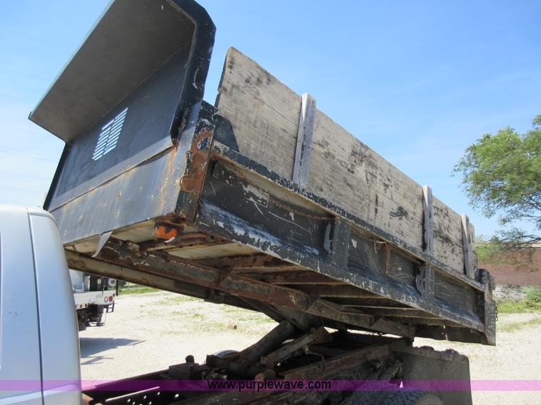 image for item L2831 2000 Ford F450 Super Duty dump truck