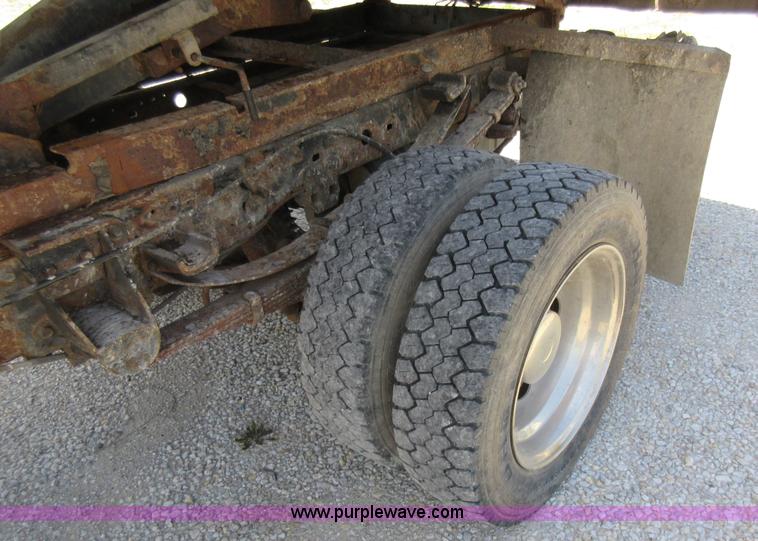 image for item L2831 2000 Ford F450 Super Duty dump truck