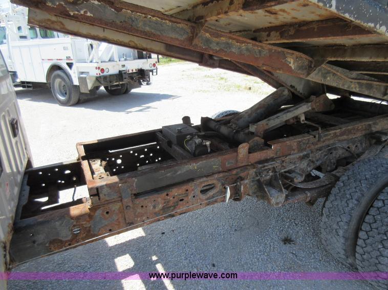 image for item L2831 2000 Ford F450 Super Duty dump truck