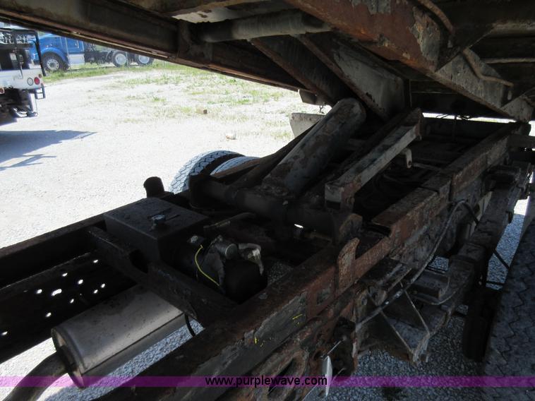 image for item L2831 2000 Ford F450 Super Duty dump truck