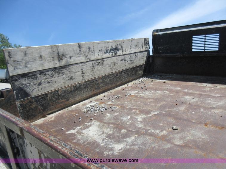 image for item L2831 2000 Ford F450 Super Duty dump truck