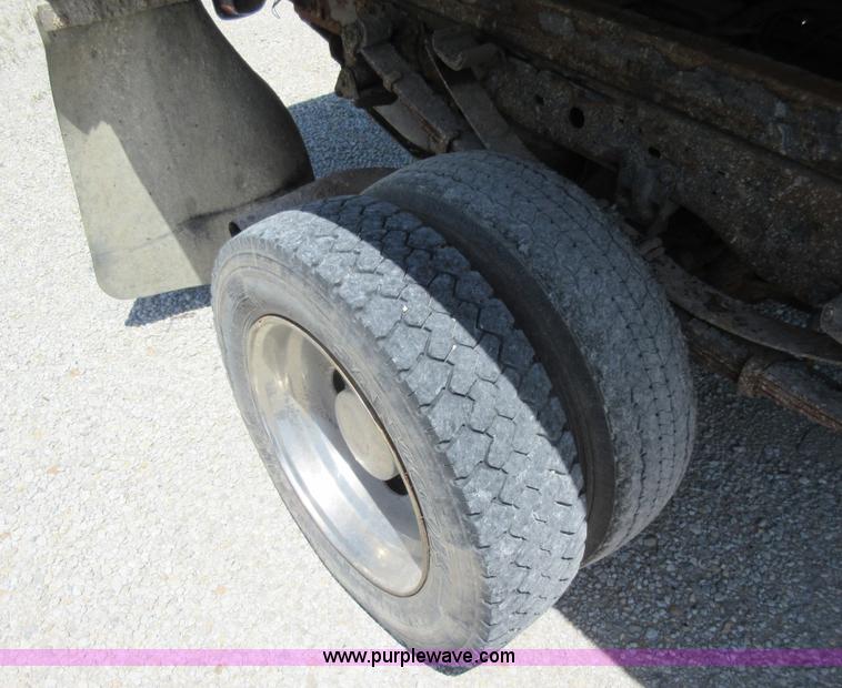 image for item L2831 2000 Ford F450 Super Duty dump truck