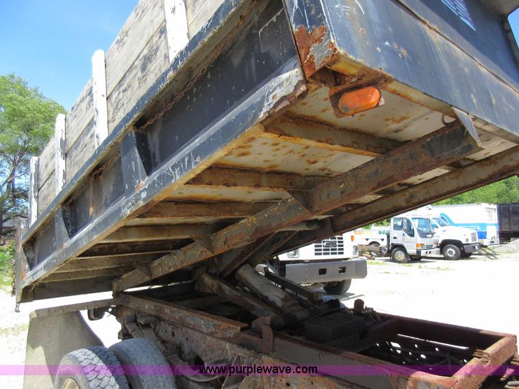 image for item L2831 2000 Ford F450 Super Duty dump truck