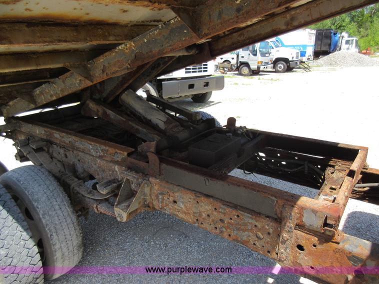 image for item L2831 2000 Ford F450 Super Duty dump truck