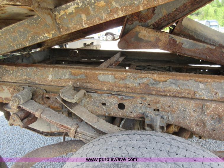 image for item L2831 2000 Ford F450 Super Duty dump truck