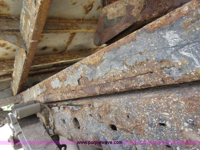 image for item L2831 2000 Ford F450 Super Duty dump truck