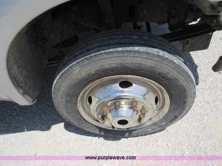 image for item L2831 2000 Ford F450 Super Duty dump truck