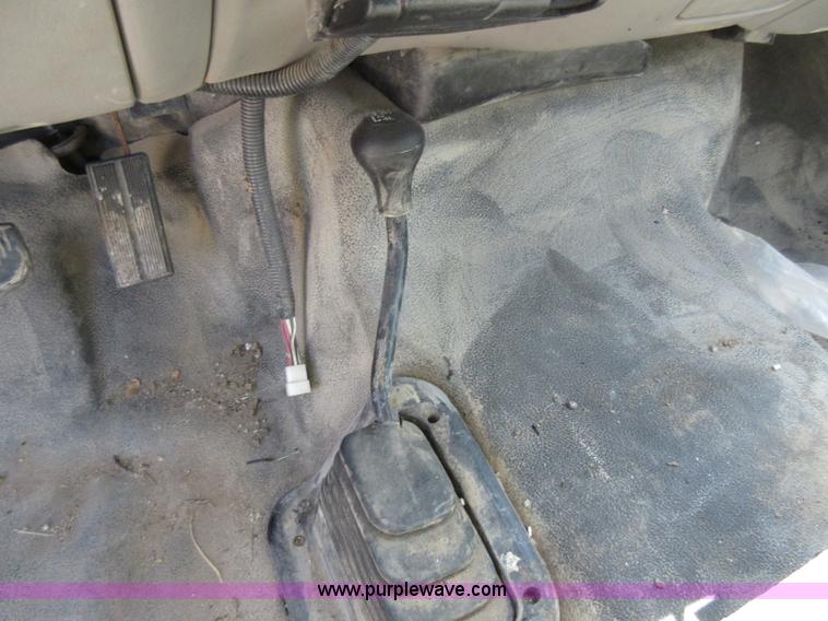 image for item L2831 2000 Ford F450 Super Duty dump truck