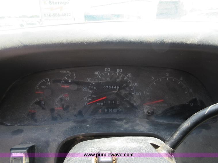 image for item L2831 2000 Ford F450 Super Duty dump truck