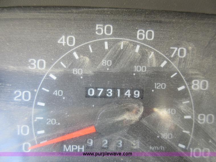 image for item L2831 2000 Ford F450 Super Duty dump truck