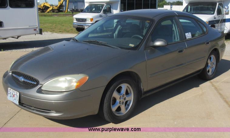 image for item L2832 2003 Ford Taurus SE