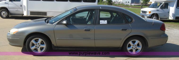 image for item L2832 2003 Ford Taurus SE
