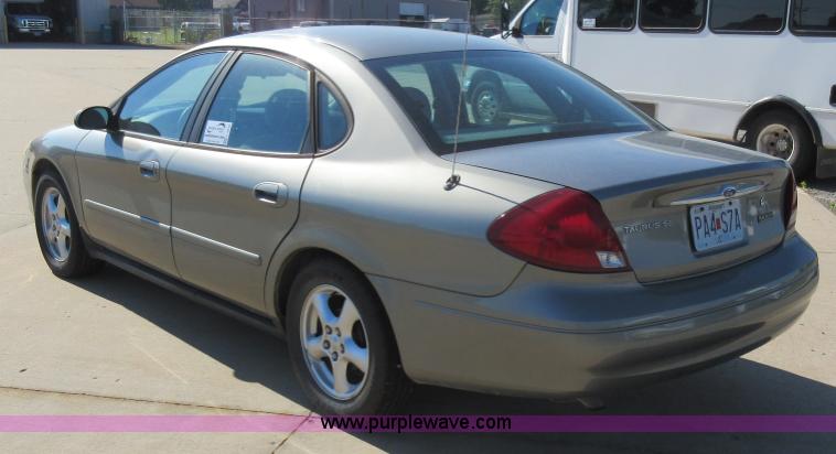 image for item L2832 2003 Ford Taurus SE