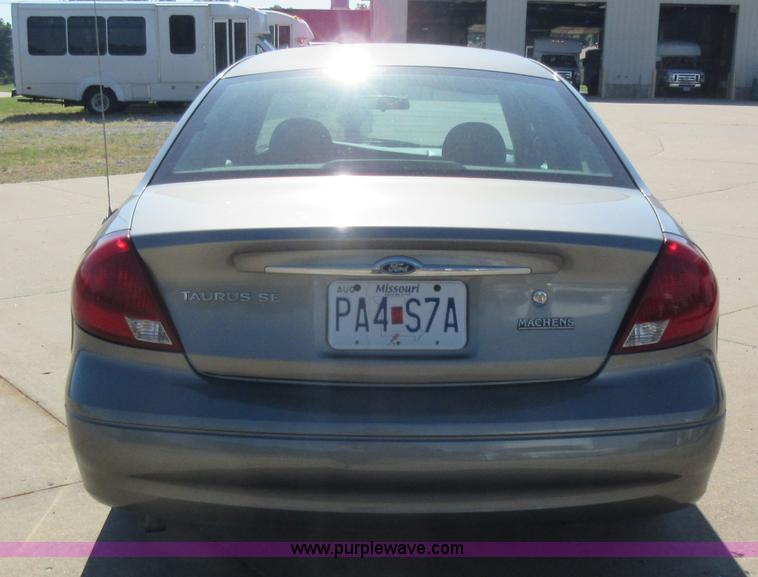 image for item L2832 2003 Ford Taurus SE