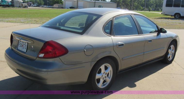 image for item L2832 2003 Ford Taurus SE