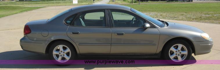 image for item L2832 2003 Ford Taurus SE