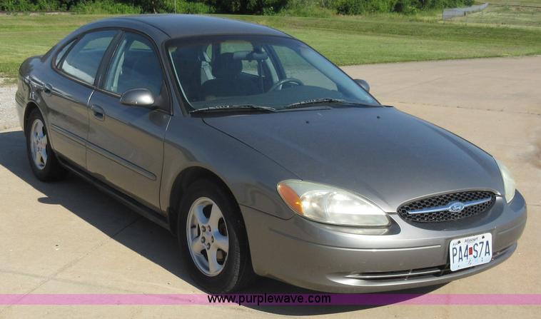 image for item L2832 2003 Ford Taurus SE