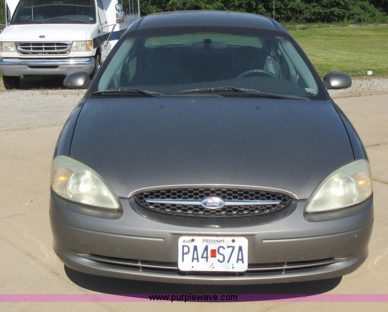 image for item L2832 2003 Ford Taurus SE